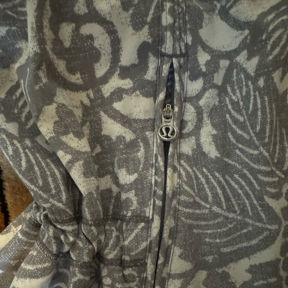 Lulu jacket, size 4, excellent condition, lined - Picture 2 of 8